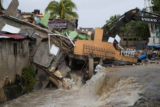 Más de 3,300 evacuados en República Dominicana por Laura