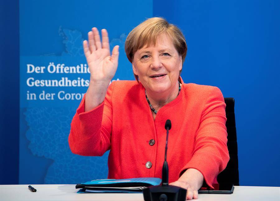 Merkel quiere mejora infraestructura y comunicación digital contra el virus