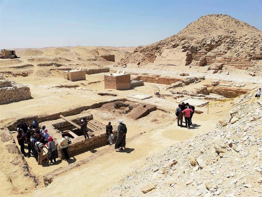 Egipto anuncia hallazgo de sarcófagos de más de 2.500 años al sur de El Cairo