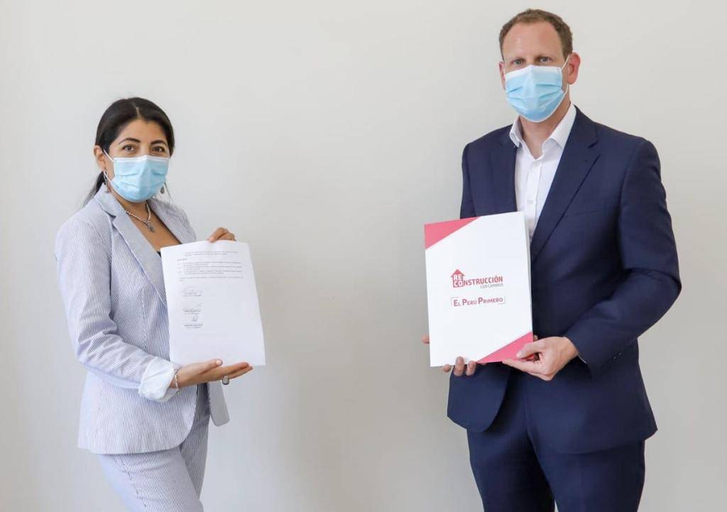 ARCC y el Consorcio Perú Health firman contrato para reconstrucción de dos hospitales