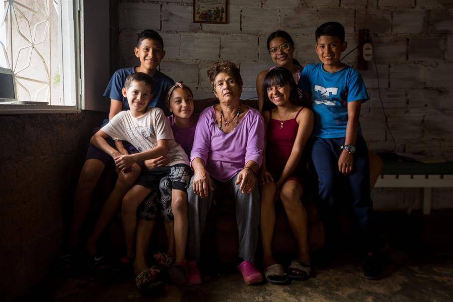 En Venezuela, las abuelas vuelven a ser madres