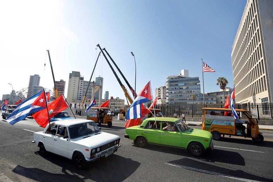 Caravana en Malecón de La Habana pide el fin del embargo de EE.UU.