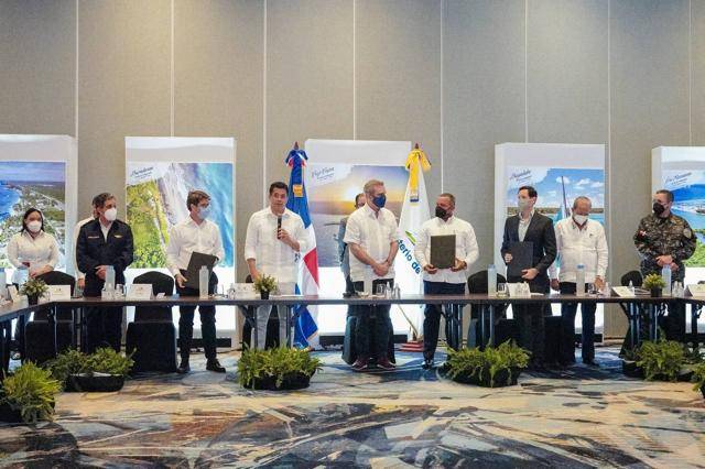 Gobierno dominicano y UBER firman acuerdo para operaciones Bávaro, Punta Cana
