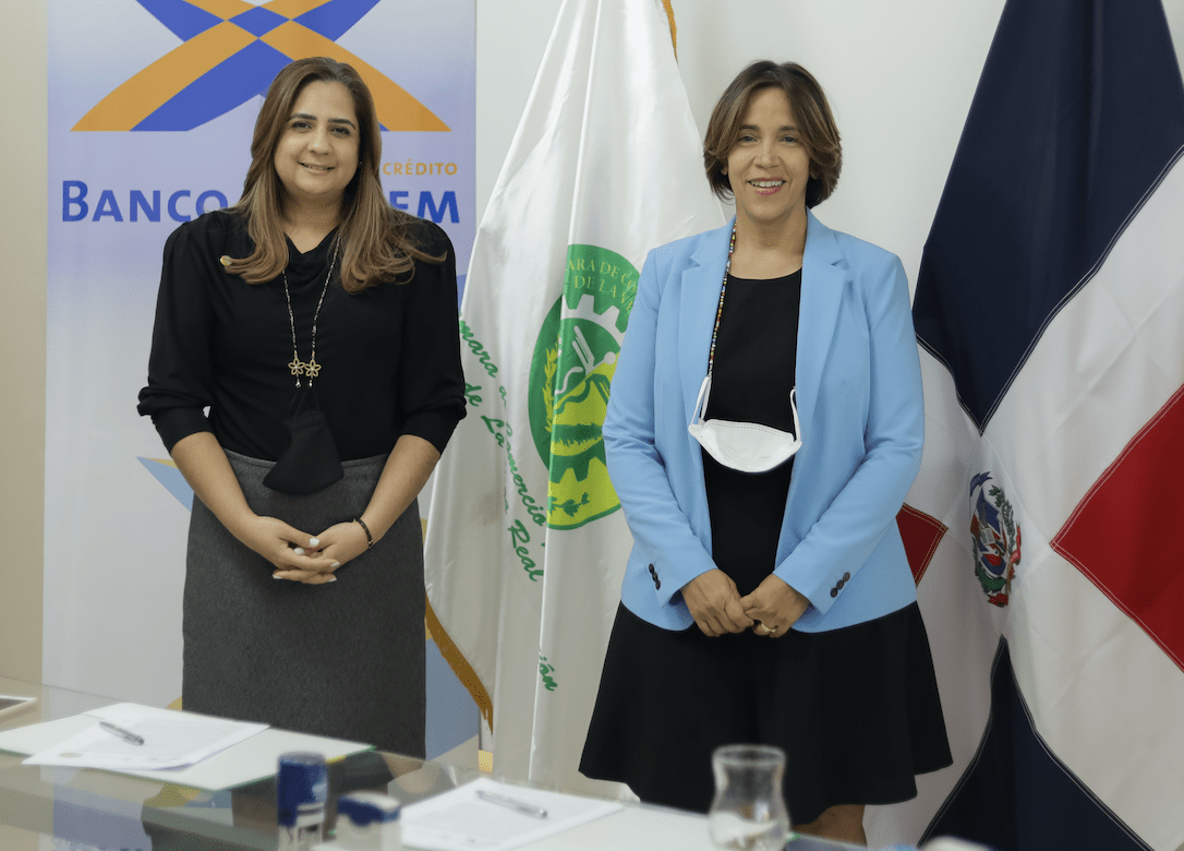 Entidades firman convenio para formar mujeres emprendedoras en La Vega