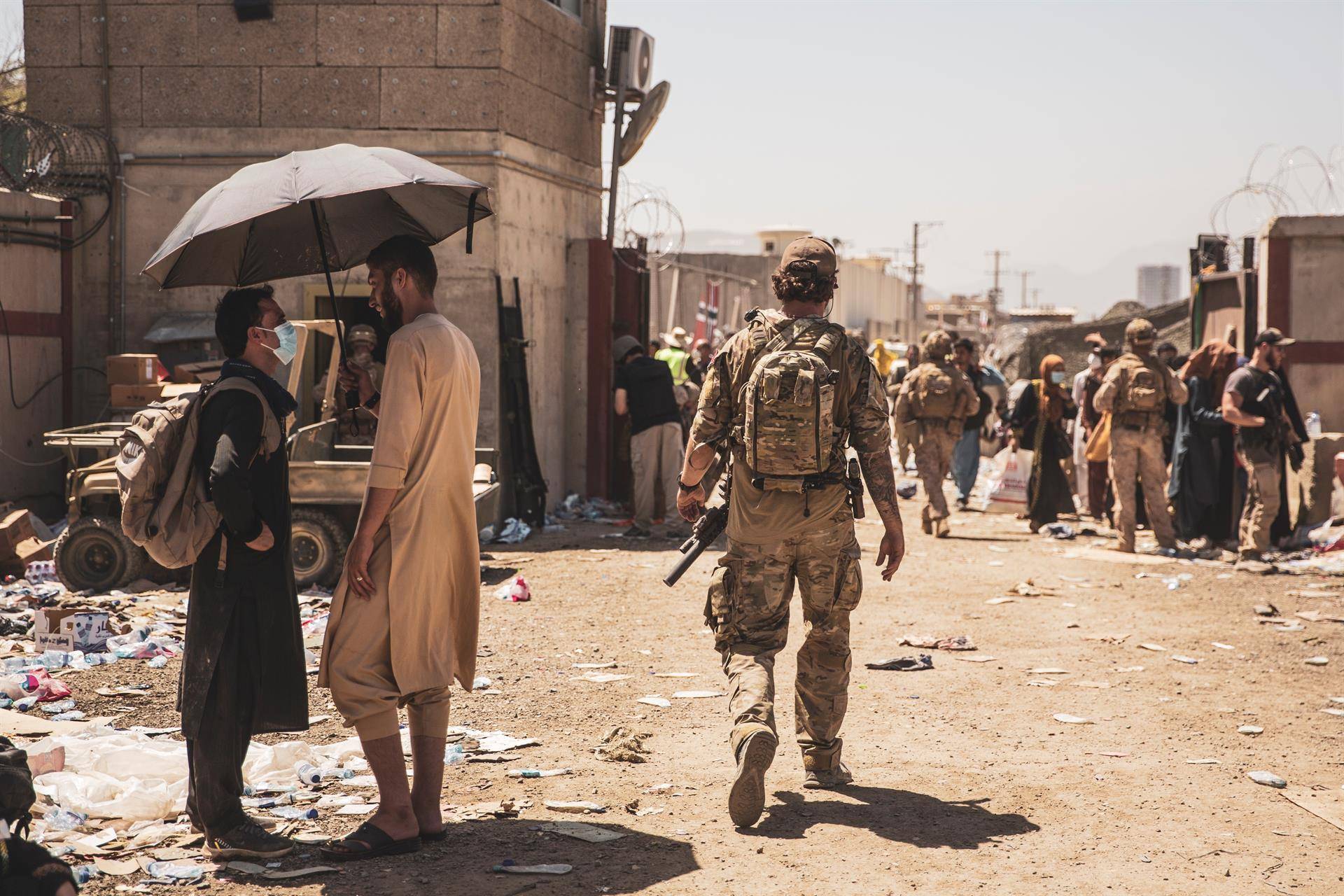 El miedo obliga a la generación afgana más preparada a huir de los talibanes