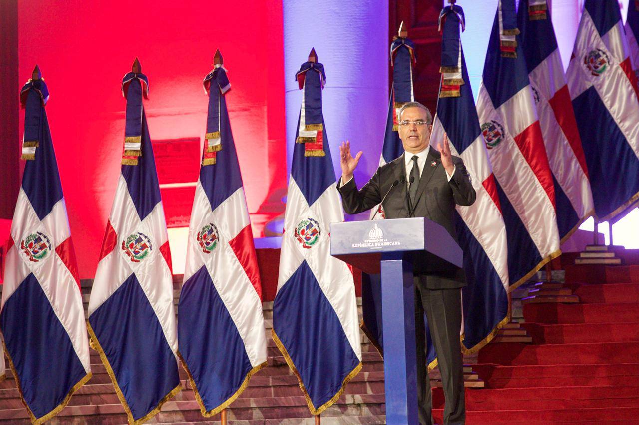 Presidente dominicano promete reforma Carta Magna para fortalecer la Justicia