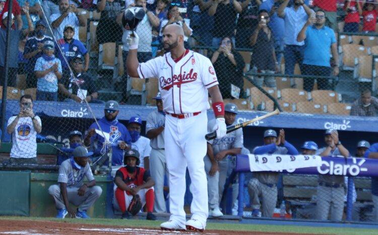 Albert Pujols pega jonrón en su despedida del béisbol dominicano