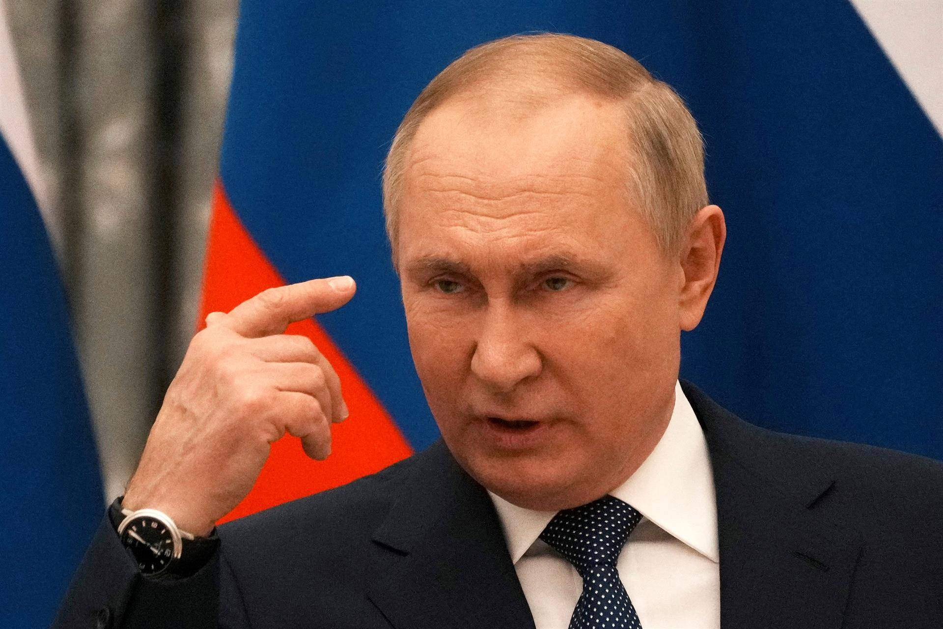 Putin: Si alguien interviene en la situación en Ucrania desde el exterior, la respuesta será 