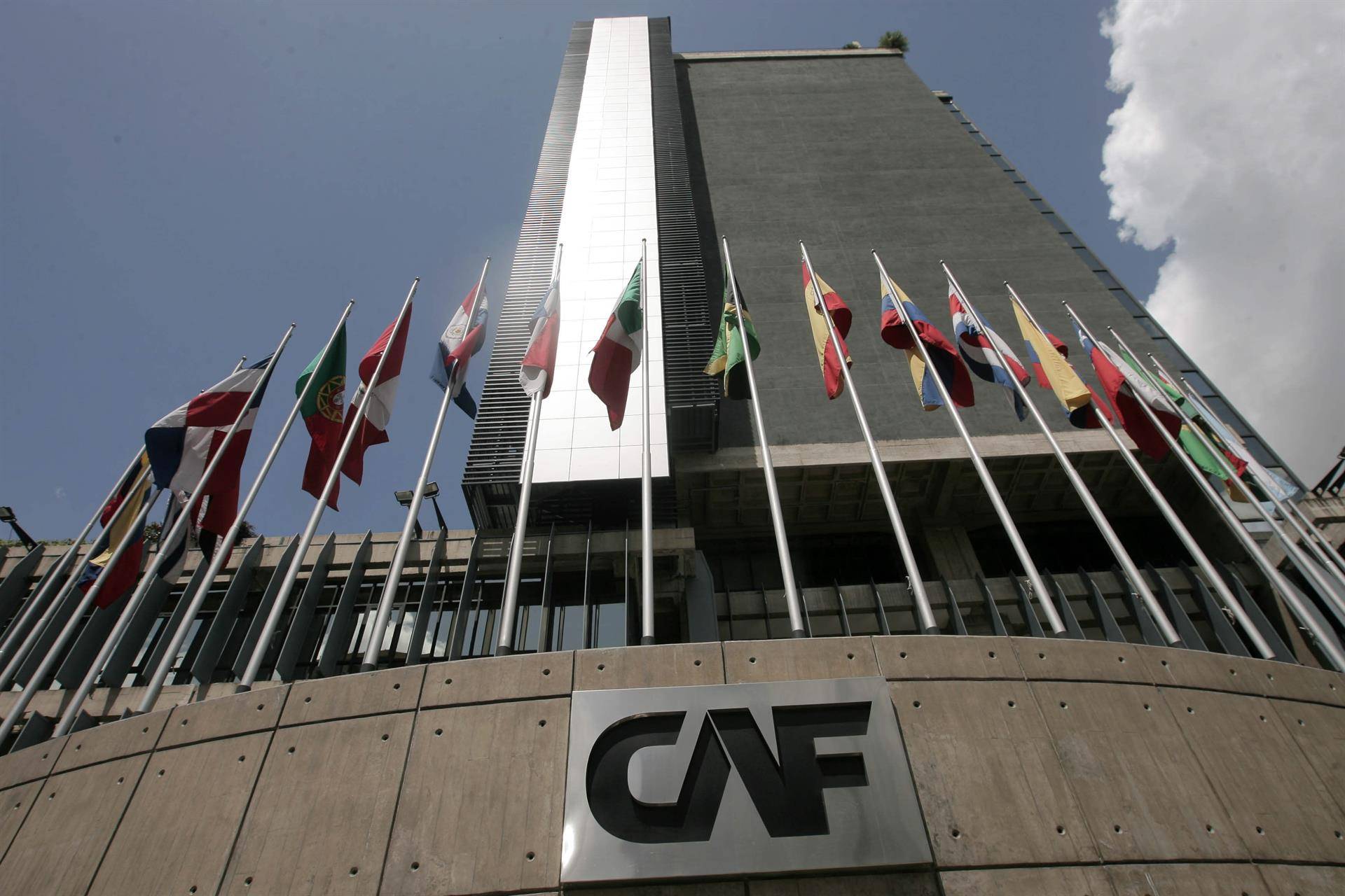 El CAF coloca 650 millones de dólares en bonos para la reactivación económica
