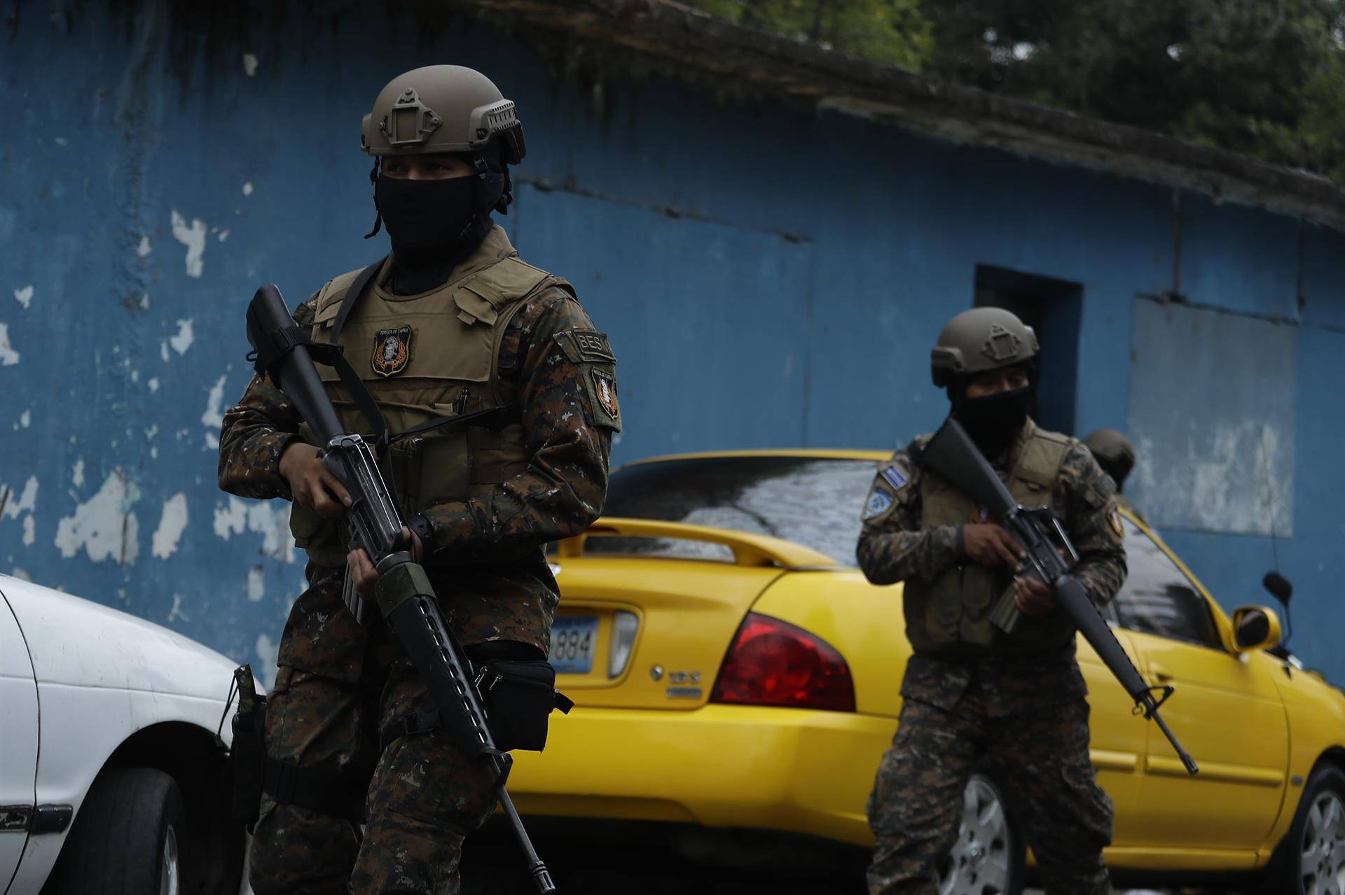 Homicidios descienden y familiares buscan datos de los detenidos en El Salvador