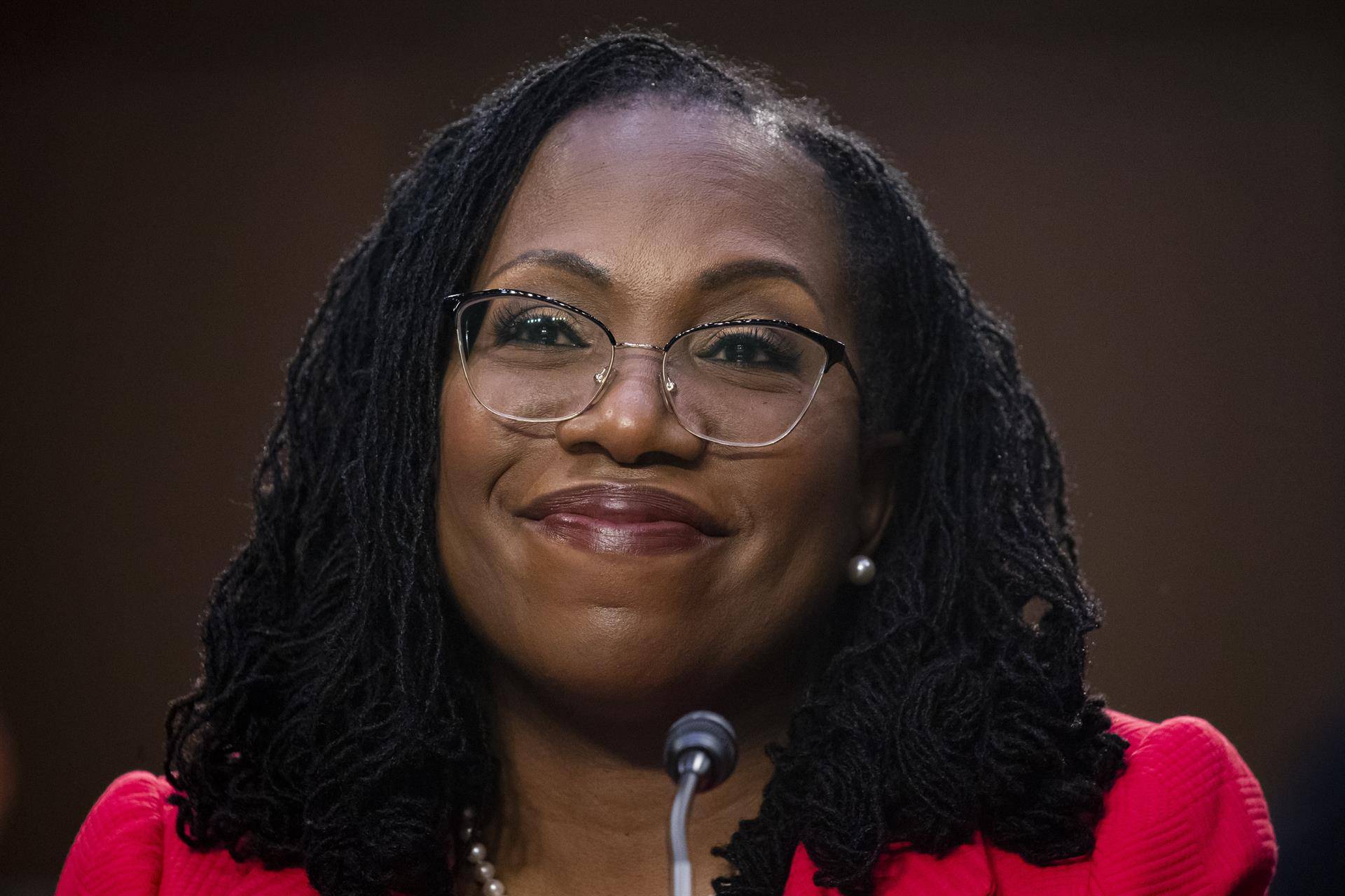 El Senado de EE.UU. confirma a la primera mujer afroamericana para el Tribunal Supremo
