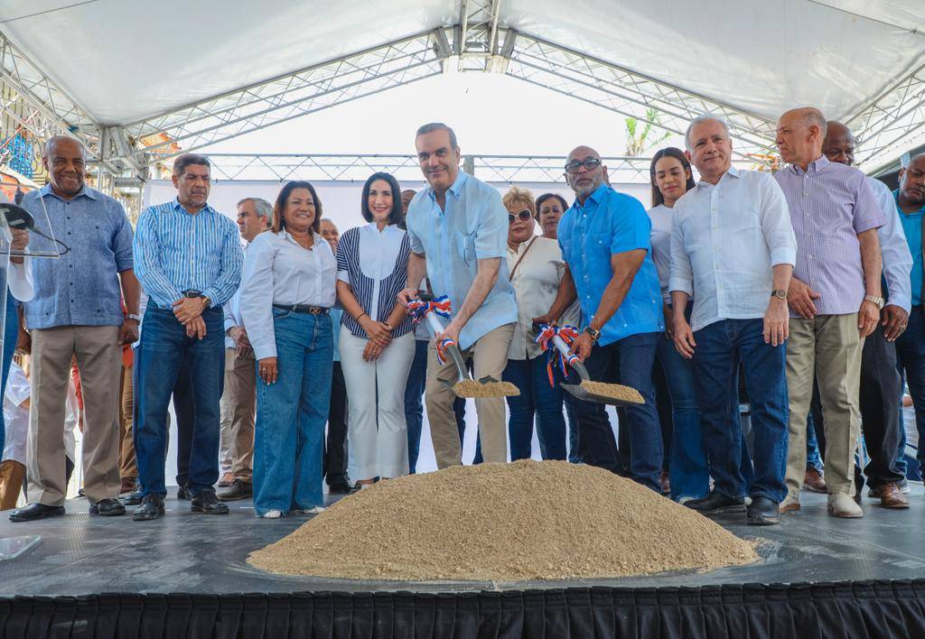 Presidente Abinader anuncia construcción de obras en Sabana Perdida