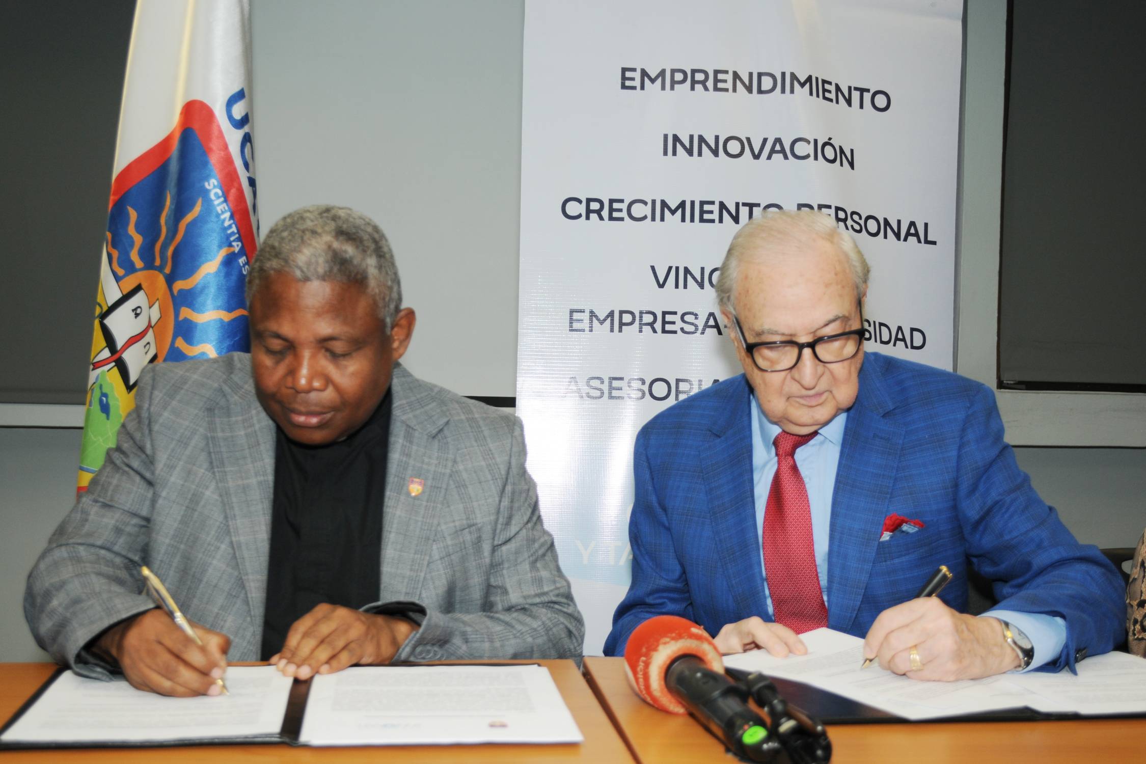 Fundación Innovati y UCATEBA firman Convenio de Colaboración Interinstitucional