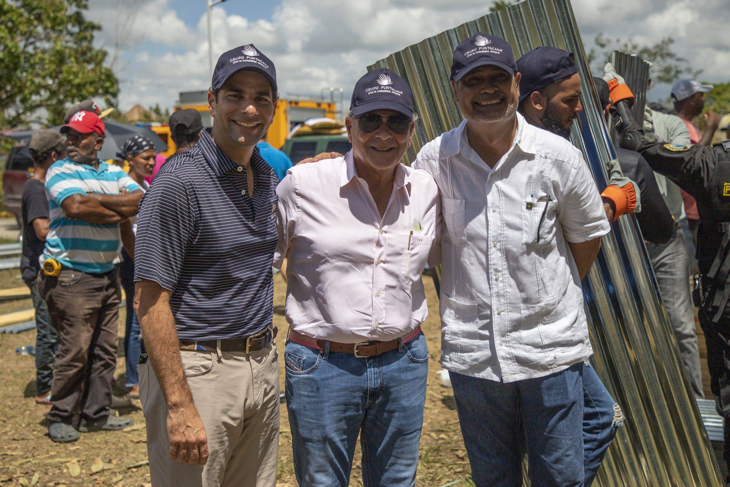 Fundación Grupo Puntacana dona alimentos y materiales de construcción en La Altagracia tras el paso de Fiona
