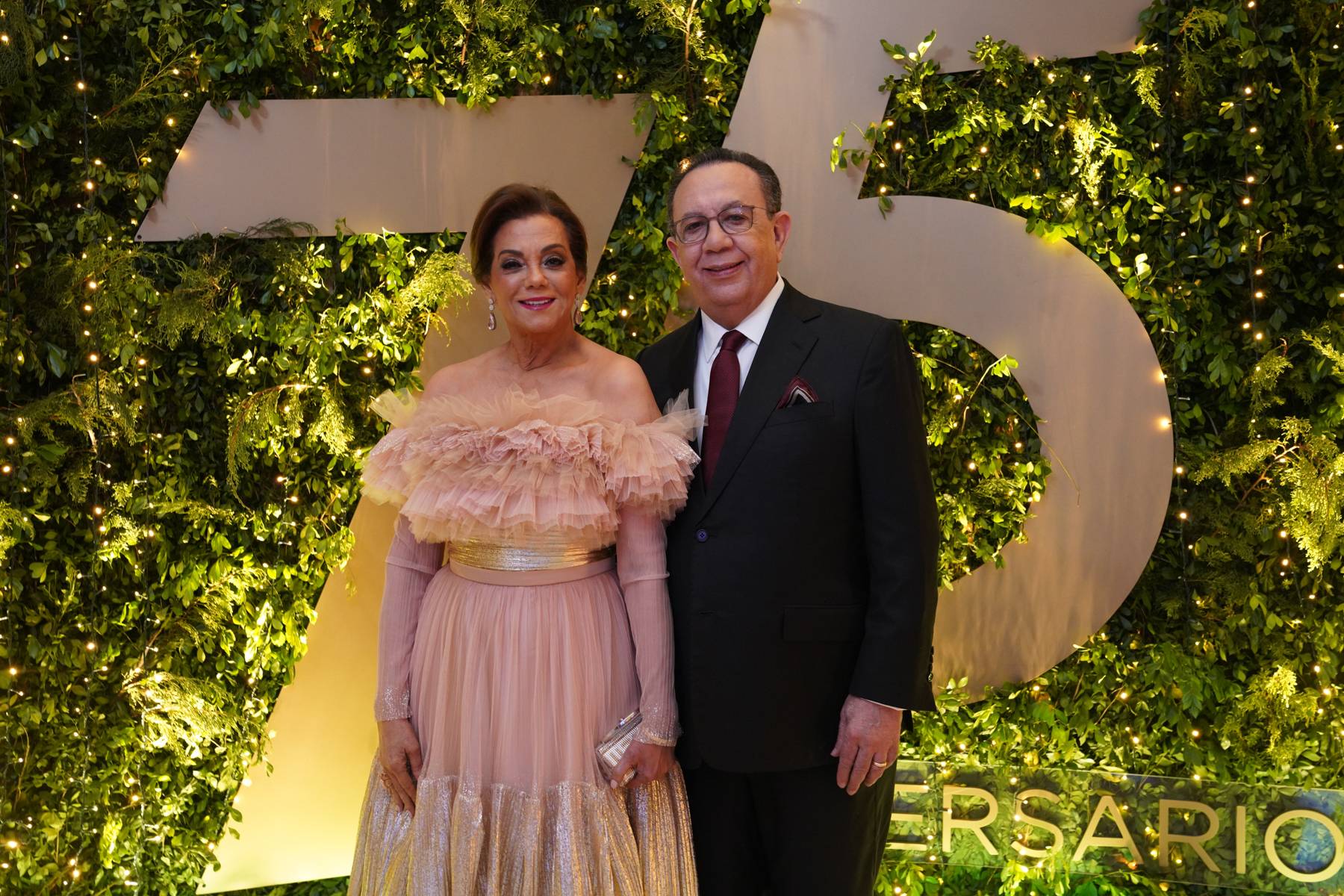 Valdez Albizu y su esposa ofrecieron una cena de gala en honor de los miembros de la Junta Monetaria